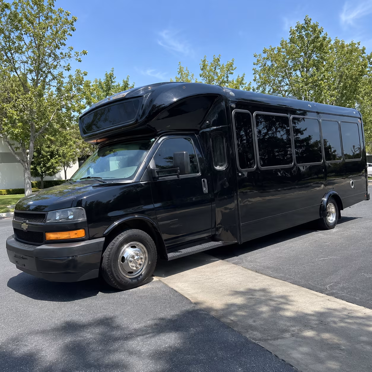 jurupa valley 15 passenger party bus